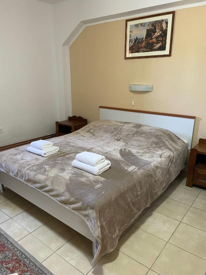Bed And Breakfast Albatros Perusic Exterior foto