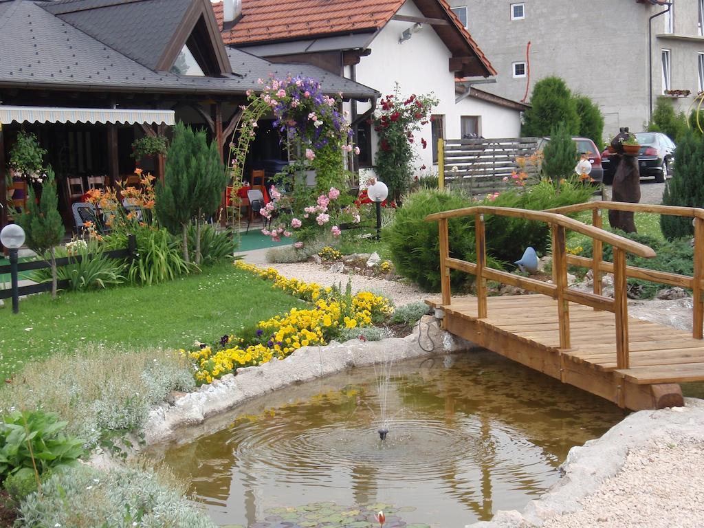Bed And Breakfast Albatros Perusic Exterior foto