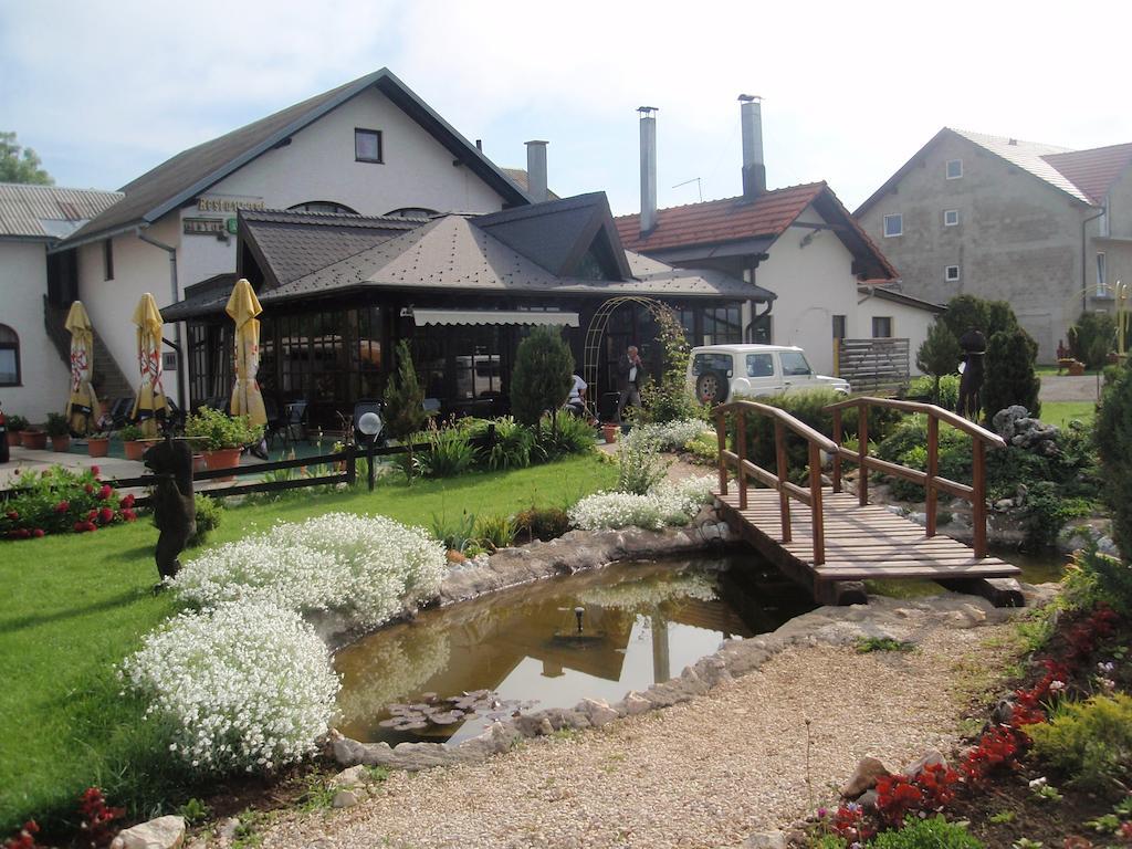 Bed And Breakfast Albatros Perusic Exterior foto