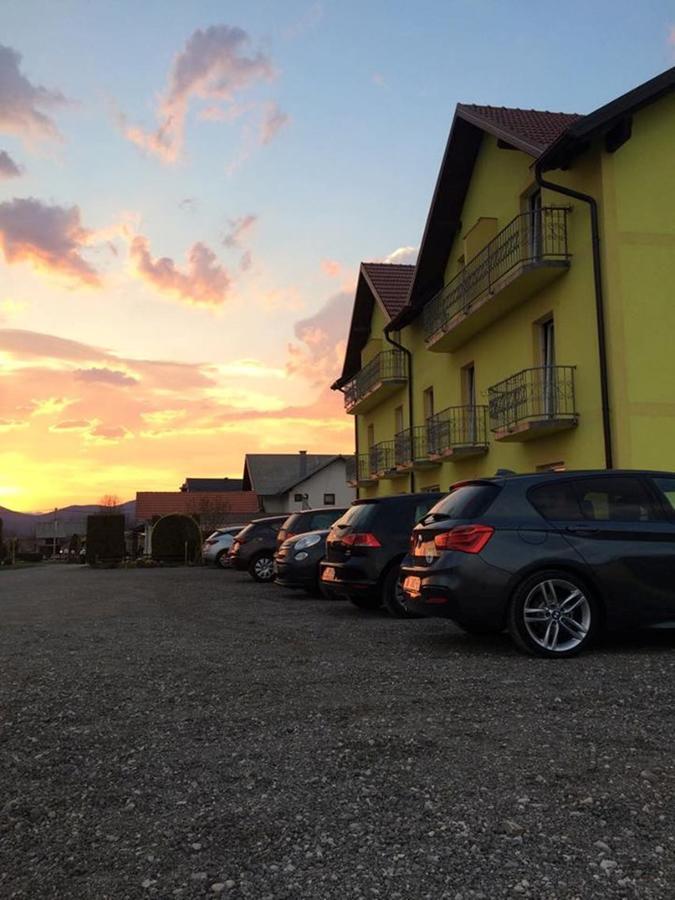 Bed And Breakfast Albatros Perusic Exterior foto