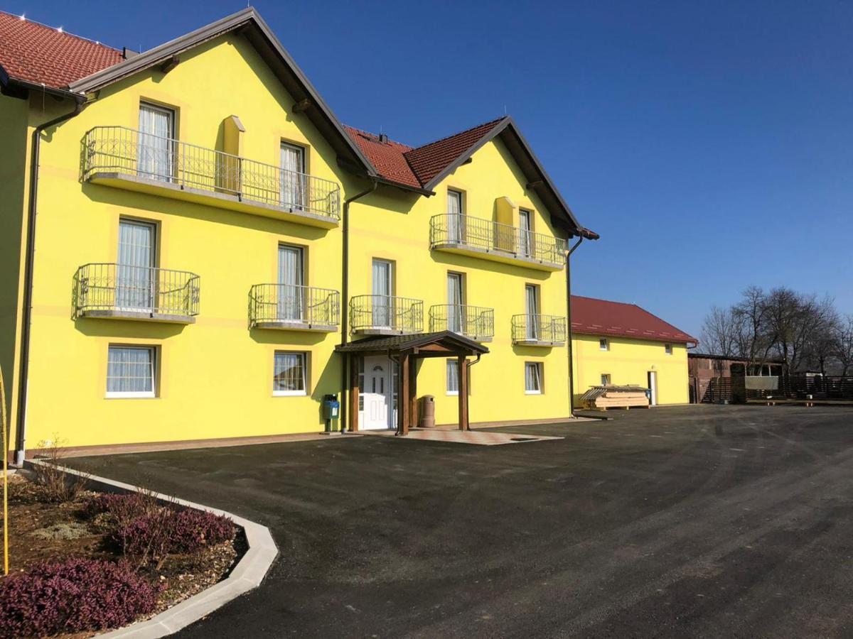 Bed And Breakfast Albatros Perusic Exterior foto