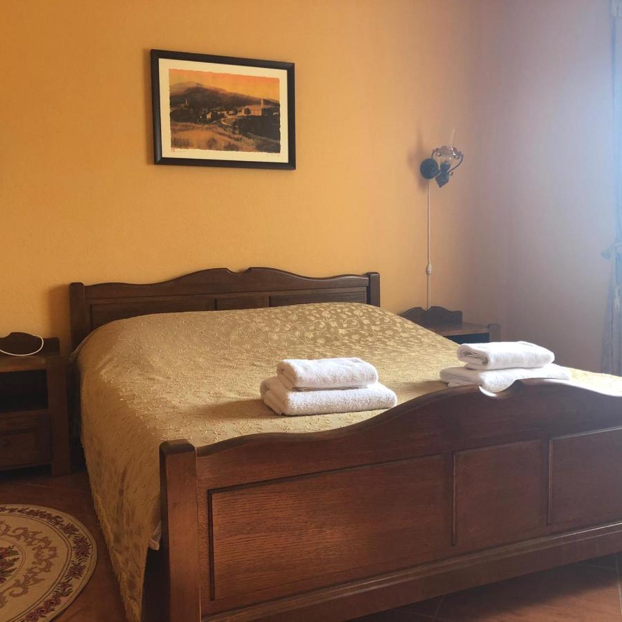 Bed And Breakfast Albatros Perusic Exterior foto