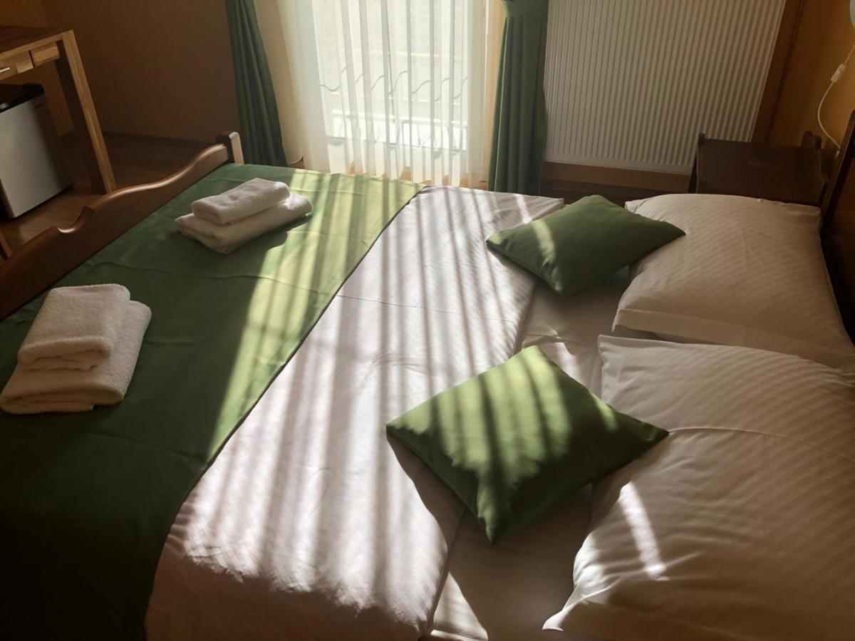 Bed And Breakfast Albatros Perusic Exterior foto