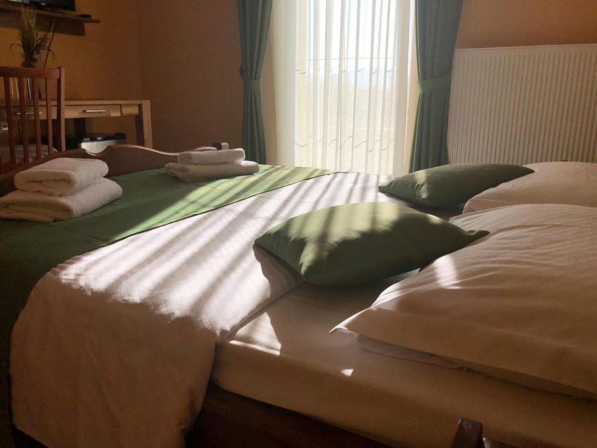Bed And Breakfast Albatros Perusic Exterior foto