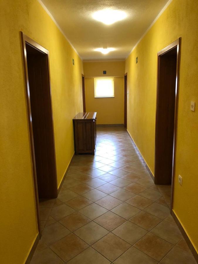 Bed And Breakfast Albatros Perusic Exterior foto