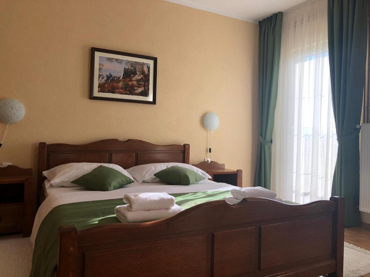 Bed And Breakfast Albatros Perusic Exterior foto