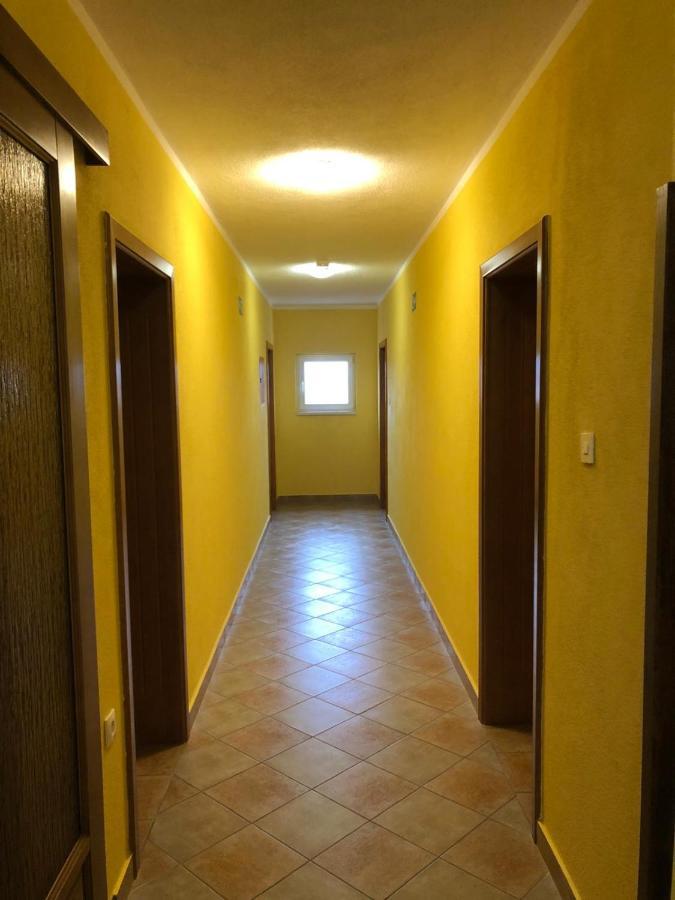 Bed And Breakfast Albatros Perusic Exterior foto