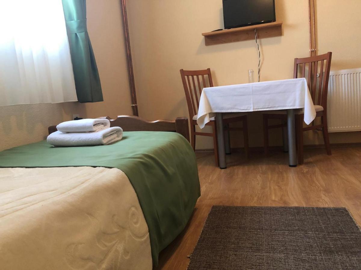 Bed And Breakfast Albatros Perusic Exterior foto