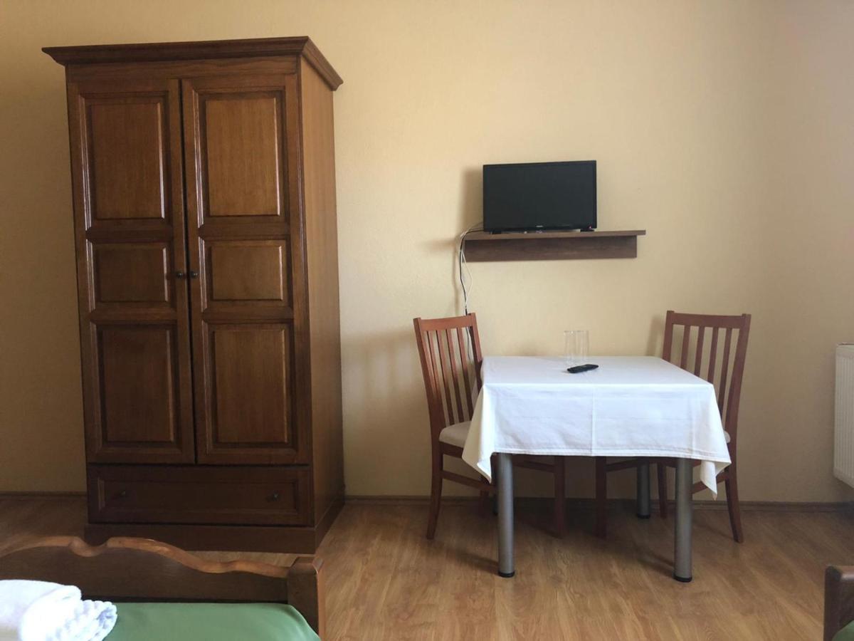 Bed And Breakfast Albatros Perusic Exterior foto