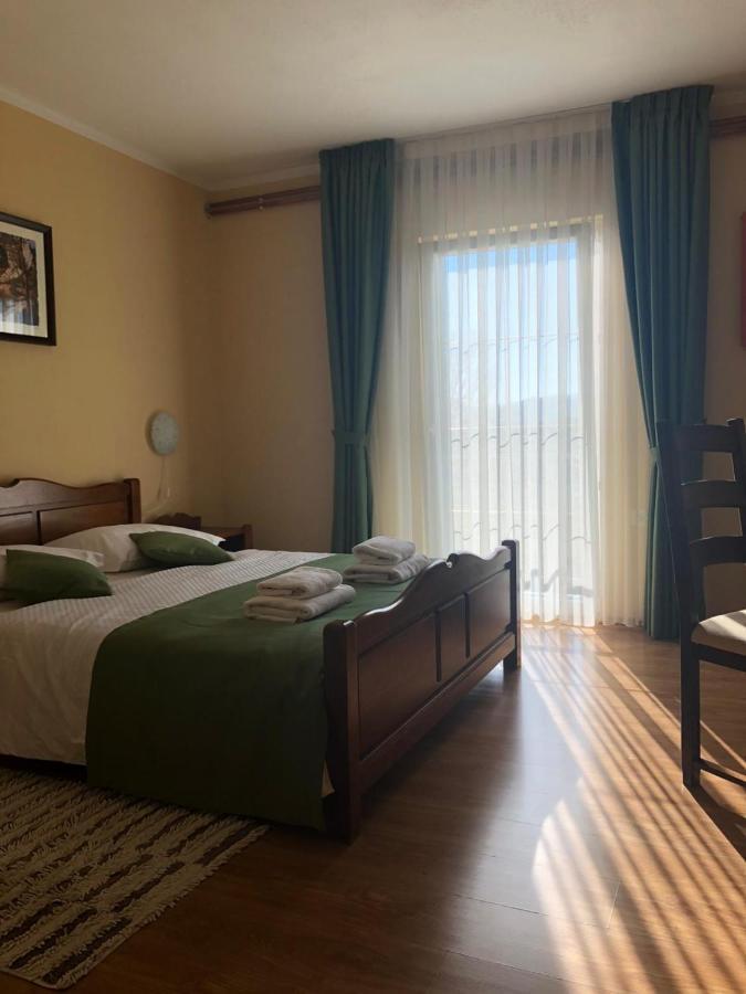 Bed And Breakfast Albatros Perusic Exterior foto