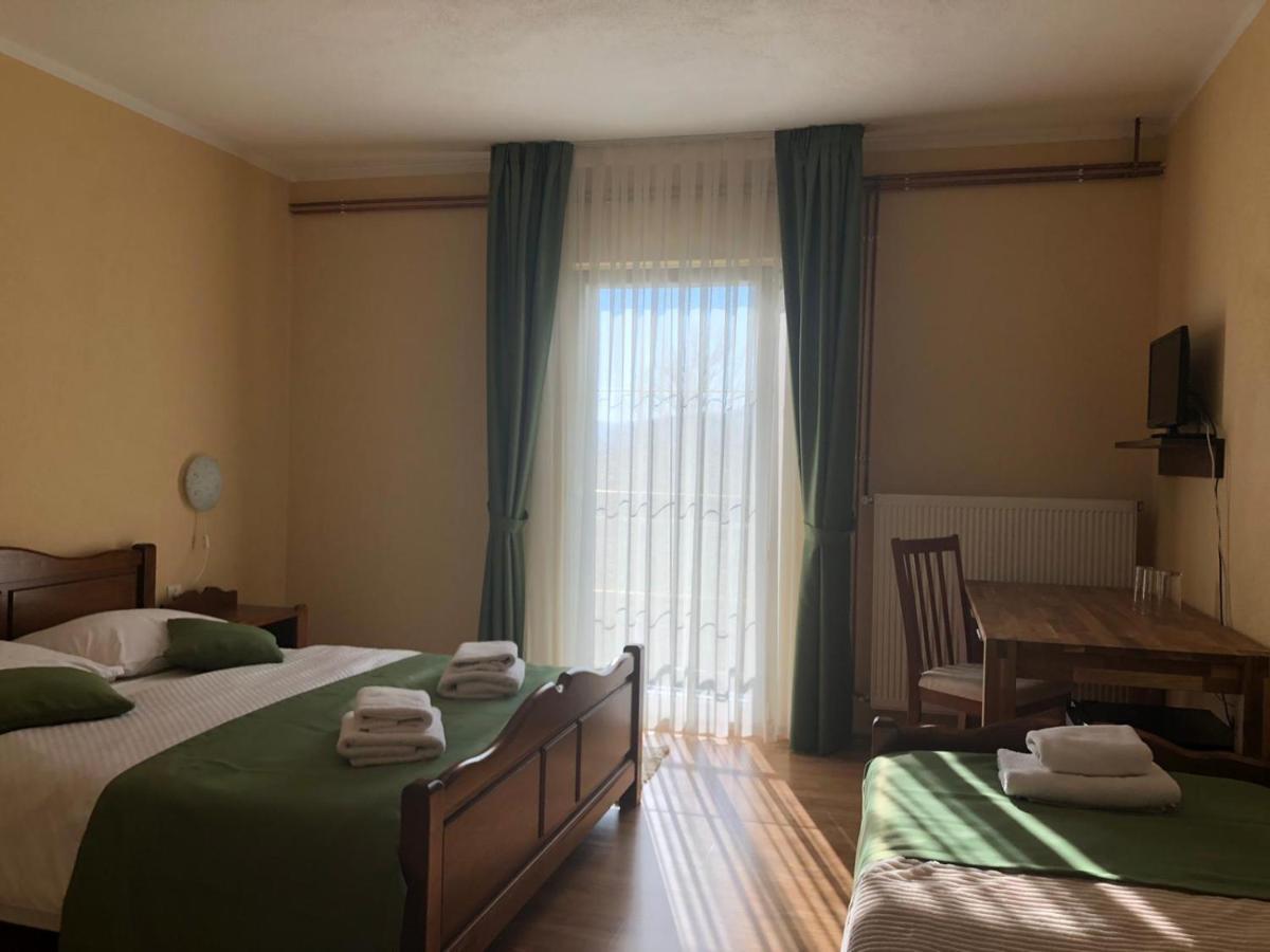 Bed And Breakfast Albatros Perusic Exterior foto