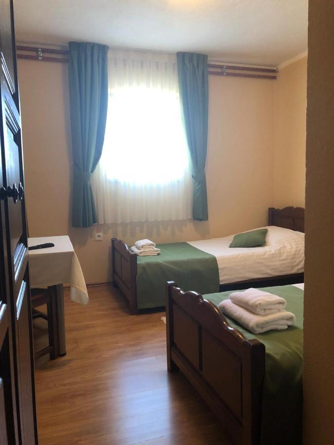 Bed And Breakfast Albatros Perusic Exterior foto