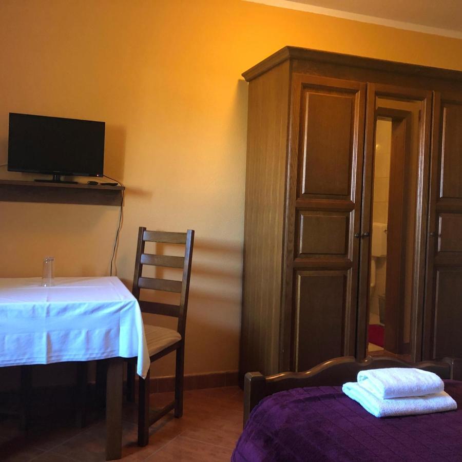 Bed And Breakfast Albatros Perusic Exterior foto